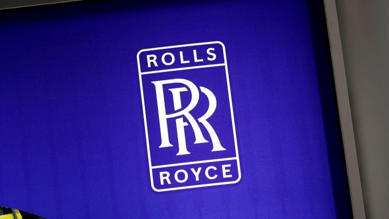 El logo de Rolls-Royce en su stand en una feria industrial en París, en junio de 2018. REUTERS/Benoit Tessier