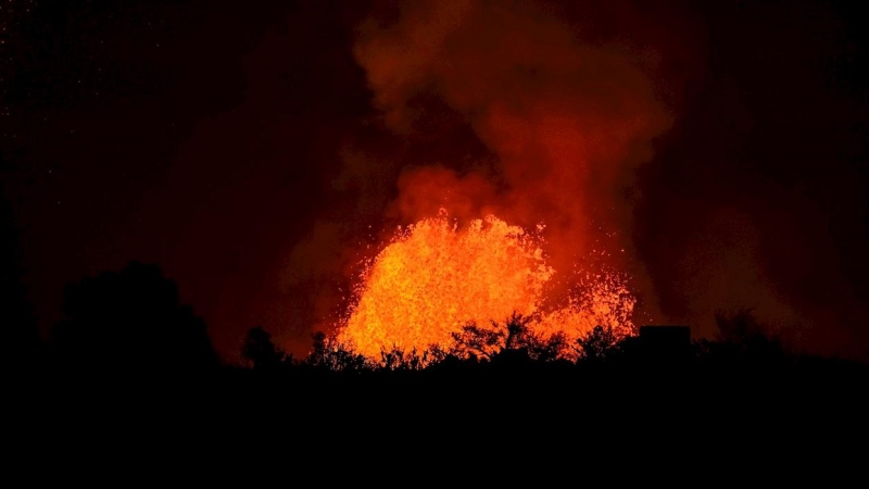 Vista del volcán de La Palma que continúa con actividad este martes.