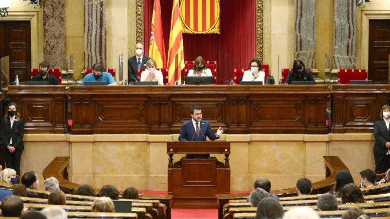 Una imatge de l'hemicicle durant la intervenció del president de la Generalitat, Pere Aragonès.
