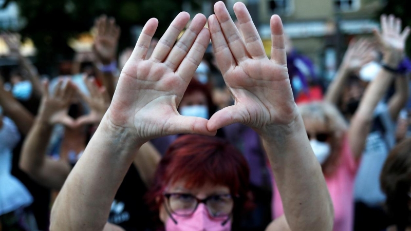 Participantes en la concentración convocada por la Comisión 8M de Madrid, en la que se pide un acceso al aborto “libre, gratuito y para todas”. REUTERS/Susana Vera
