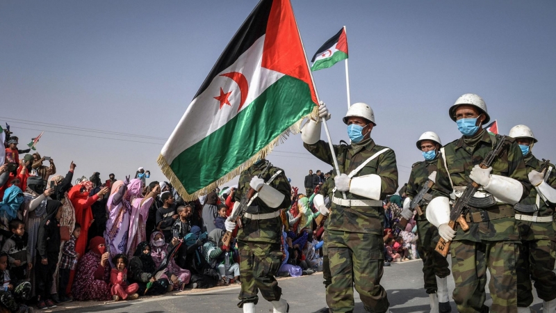 Desfile de las tropas saharauis durante la celebración del 45 aniversario de la declaración de la República Árabe Saharaui Democrática.