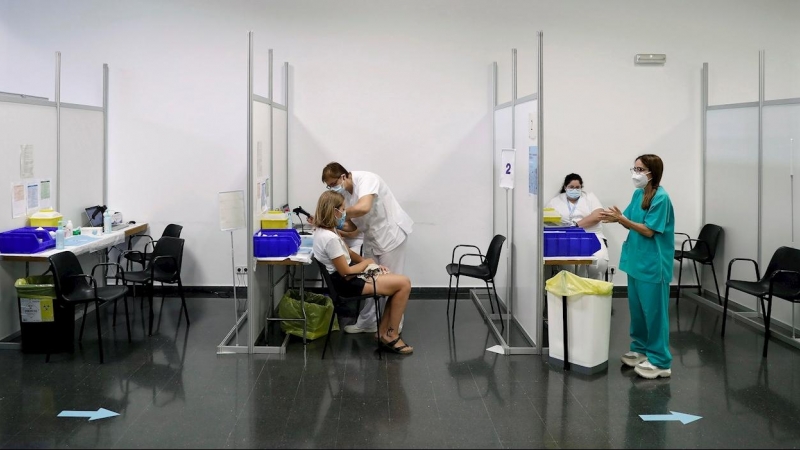 Aspecto del centro de vacunación de La Farga, en L'Hospitalet (Barcelona).