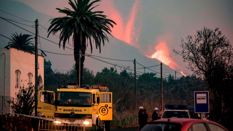 Perspectiva de la erupción del volcán desde el municipio de El Paso, en La Palma, a 30 de septiembre de 2021.