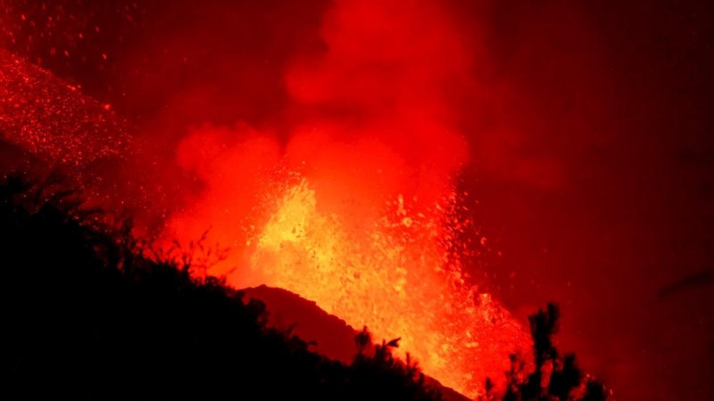 Perspectiva del volcán desde el municipio de El Paso, en La Palma, a 30 de septiembre de 2021.