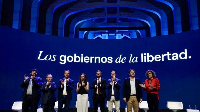 Los presidentes autonómicos del PP, junto a Pablo Casado, hoy en la Convención Nacional celebrada en Valencia.