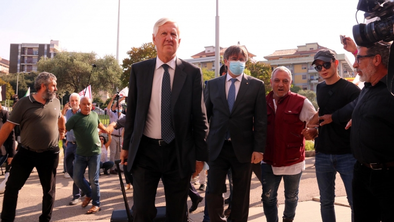 L'expresident Carles Puigdemont a la seva arribada al Tribunal d'Apel·lació de Sàsser, a Sardenya.