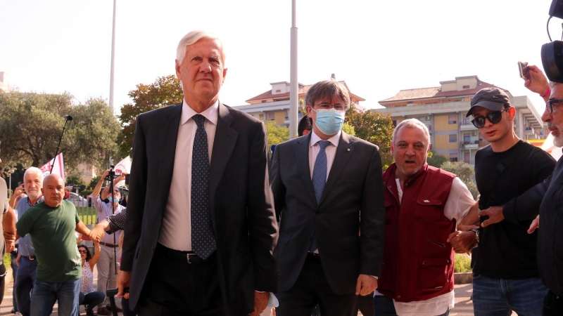 L'expresident Carles Puigdemont a la seva arribada al Tribunal d'Apel·lació de Sàsser, a Sardenya.