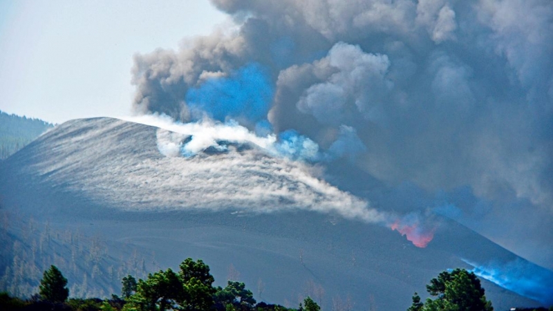 Vista del volcán de Cumbre Vieja este sábado.