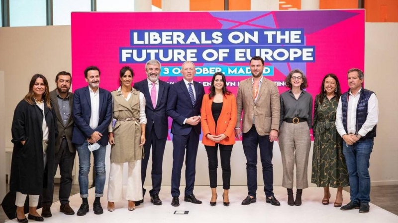 Inés Arrimadas y otros dirigentes de Cs, la pasada semana en un encuentro junto a liberales europeos.