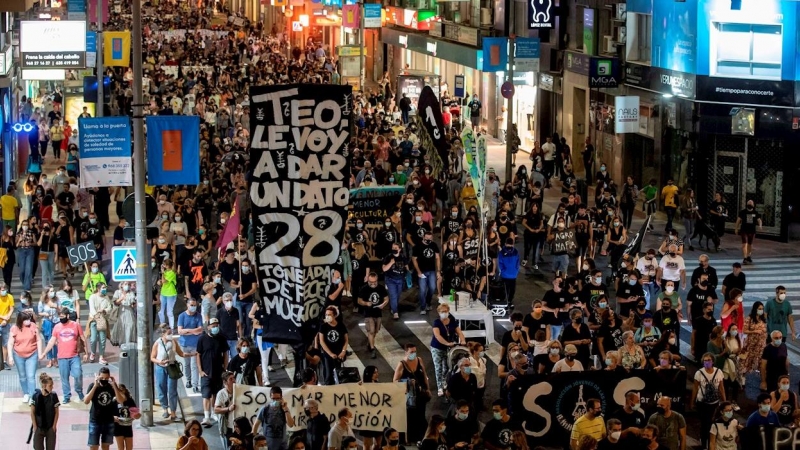 Miles de personas se han manifestado este jueves por las calles de Murcia para exigir medidas urgentes a los gobiernos central y regional que reviertan la degradación del Mar Menor.