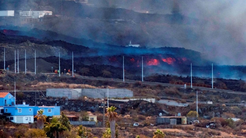 El cono del volcán sufre un derrumbe parcial en la cara norte y las coladas causan nuevos daños