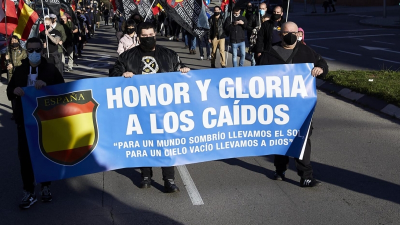 Varias personas participan en una marcha neonazi en Madrid (España), a 13 de febrero de 2021.