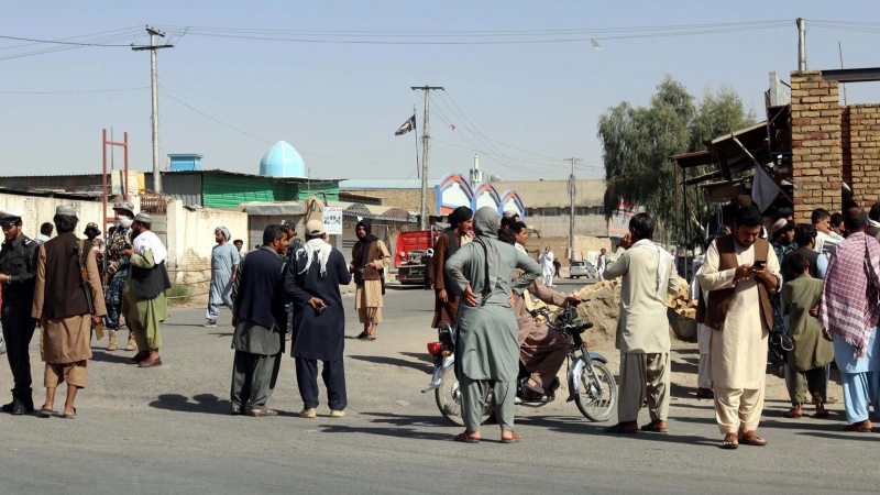Atentado suicida cometido durante las oraciones del viernes en una mezquita de la minoría chií en Afganistán.