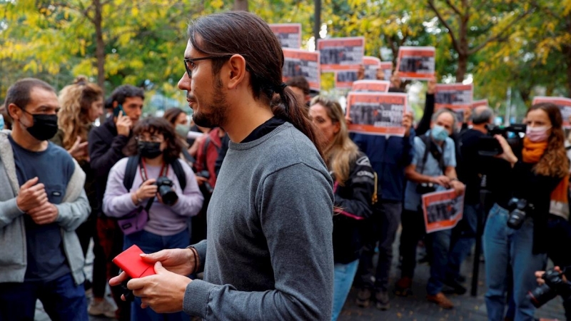 14/10/2021 El fotoperiodista del diario 'El País', Albert García, a su llegada al juicio celebrado en Barcelona
