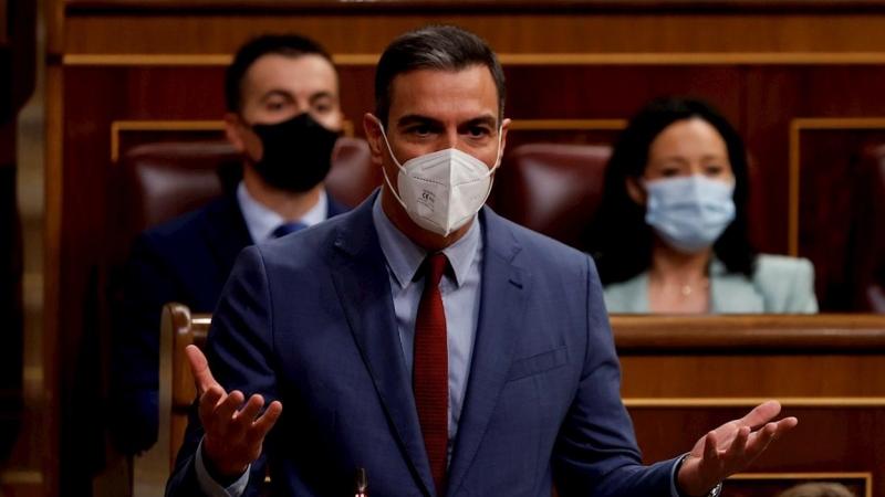 20/10/2021.- El presidente del Gobierno, Pedro Sánchez, interviene durante la sesión de control al Gobierno, este miércoles, en el Congreso de los Diputados. EFE/Emilio Naranjo