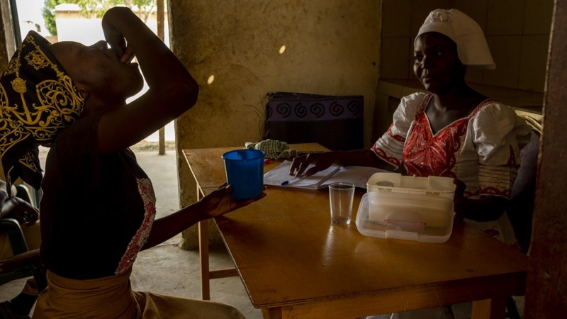 Las visitas a la enfermería del colegio son frecuentes ya que las jóvenes chadianas padecen fuertes dolores durante la menstruación. Chad, noviembre de 2019.
