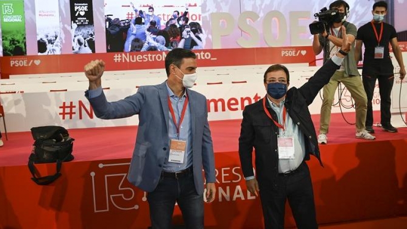 24/10/2021 Pedro Sánchez , junto a Guillermo Fernández Vara en la clausura del 13 Congreso Regional del PSOE de Extremadura