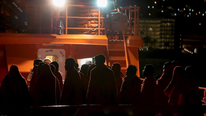 El buque de Salvamento Marítimo Guardamar Polimnia ha rescatado este domingo a cerca de 50 migrantes de origen subsahariano.