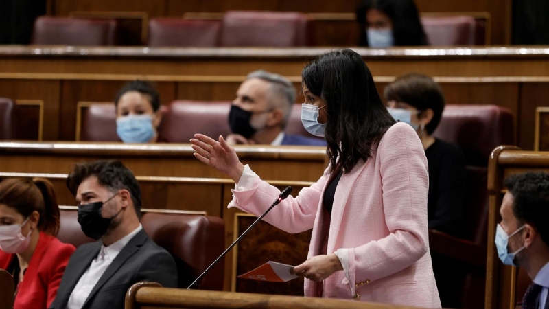 La líder de Ciudadanos, Inés Arrimadas, interpela al Gobierno durante la sesión de control, este miércoles, en el Congreso de los Diputados.