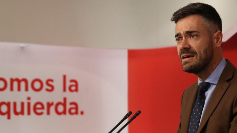 El portavoz del PSOE, Felipe Sicilia, en rueda de prensa.
