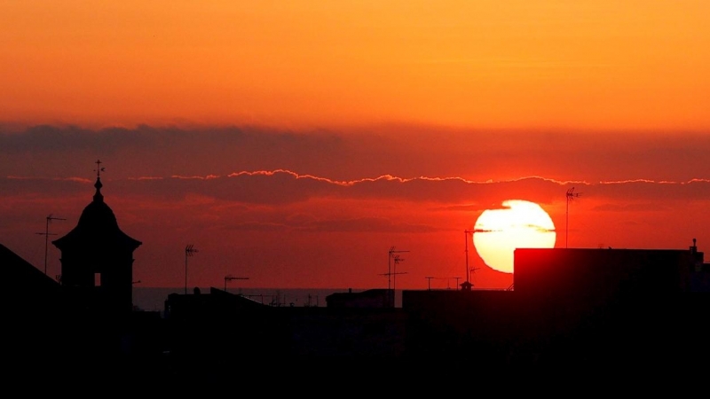 Vista general del amanecer en el cielo del País Valencià.