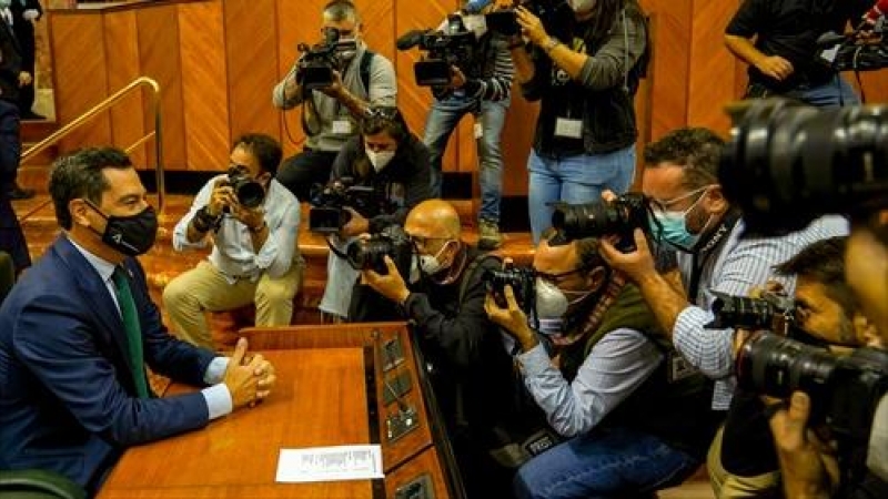 El presidente de la Junta, Juanma Moreno, antes de la intervención en la primera sesión del Debate sobre el Estado de la Comunidad a 27 de octubre del 2020, El Pleno del Parlamento andaluz acogerá este miércoles y jueves el Debate sobre el estado de la Co