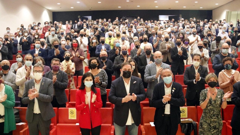 Els assistents a l'acte municipalista d'ERC celebrat a Lleida, amb el president del partit, Oriol Junqueras, al centre.