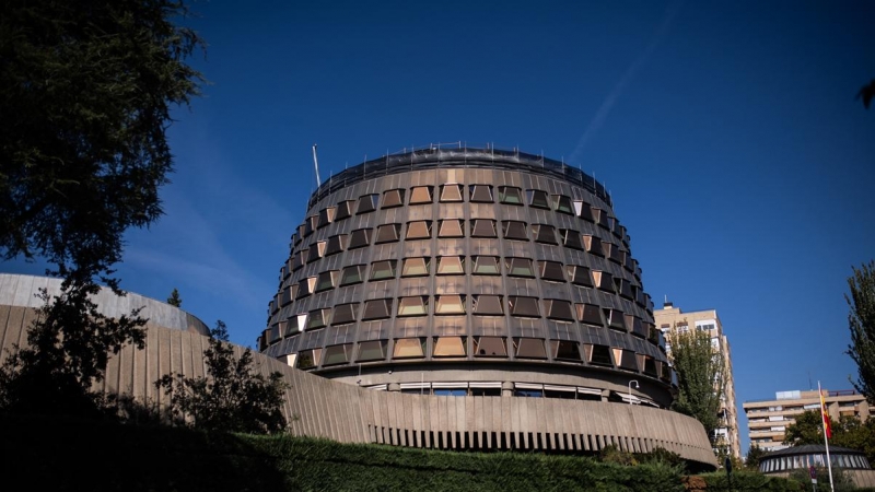 Fachada del Tribunal Constitucional, a 15 de octubre de 2021, en Madrid (España).