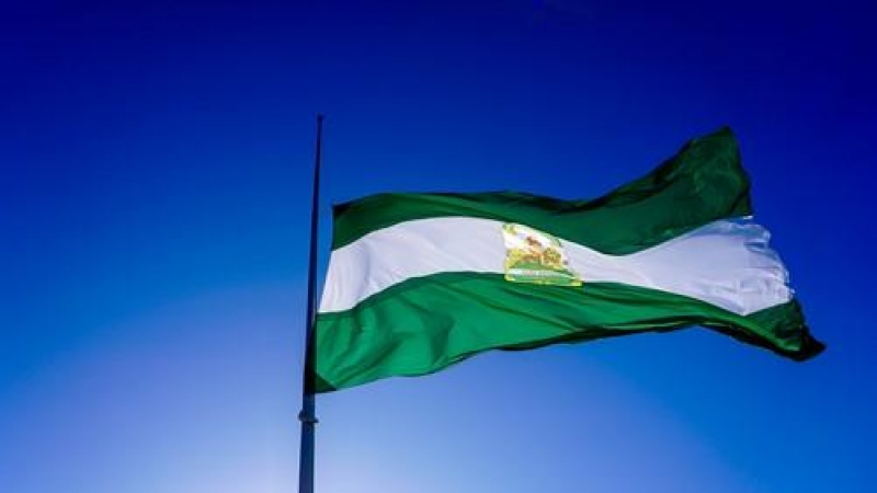 Bandera de Andalucía en Sevilla.