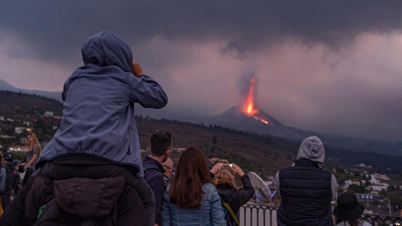 29/10/2021 El volcán de Cumbre Vieja en La Palma, un gran atractivo turístico en el puente de Todos los Santos