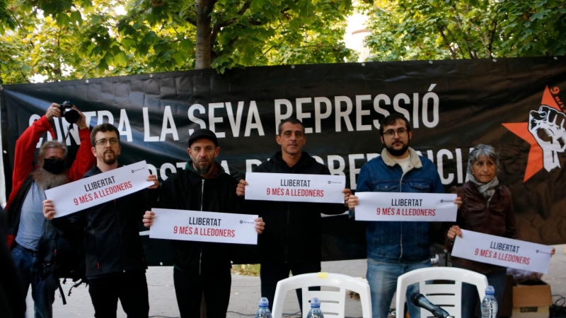 Alguns dels 9 de Lledoners en la concentració que s'ha fet abans de l'inici del judici.