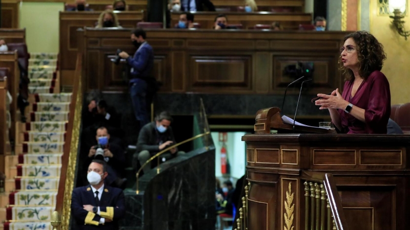 03/11/2021.- La ministra de Hacienda, María Jesús Montero, durante el debate de totalidad del Proyecto de Ley de Presupuestos Generales del Estado para el año 2022, este miércoles en el Congreso. EFE/ Fernando Alvarado