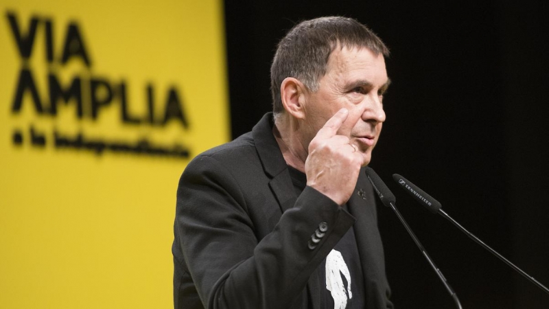 El líder de EH Bildu, Arnaldo Otegi, interviene durante un acto central de campaña electoral en Girona, Catalunya, a 7 de febrero de 2021.