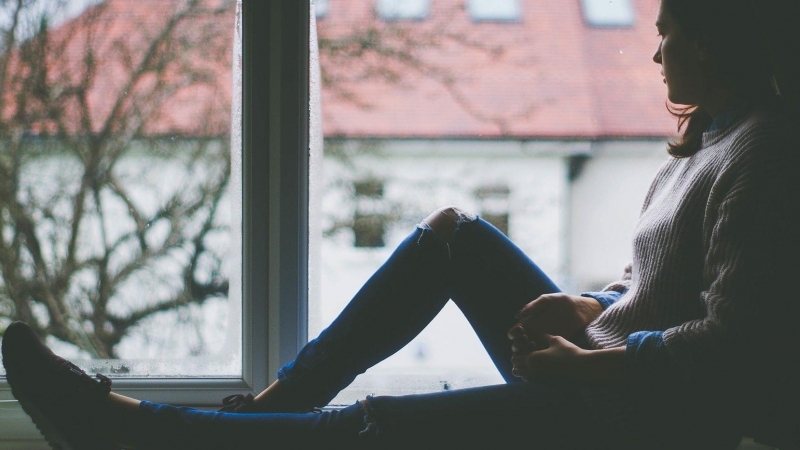 Mujer en ventana