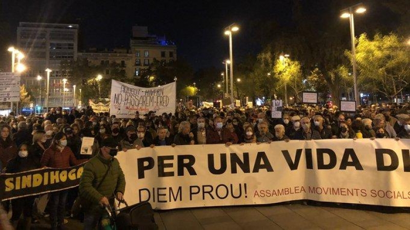 Una imatge de la manifestació celebrada aquest dissabte a Barcelona contra la pujada del preu de l'electricitat.