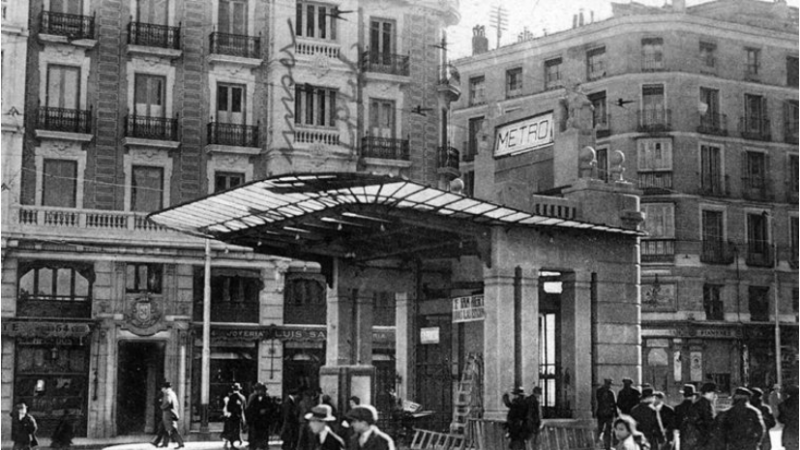 La entrada del Metro de la Gran Vía de Madrid, el Templete que Palacios había diseñado para tal fin, está en un parque céntrico de O Porriño.