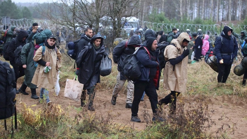 Migrantes en la frontera bielorrusa-polaca en la región de Grodno.