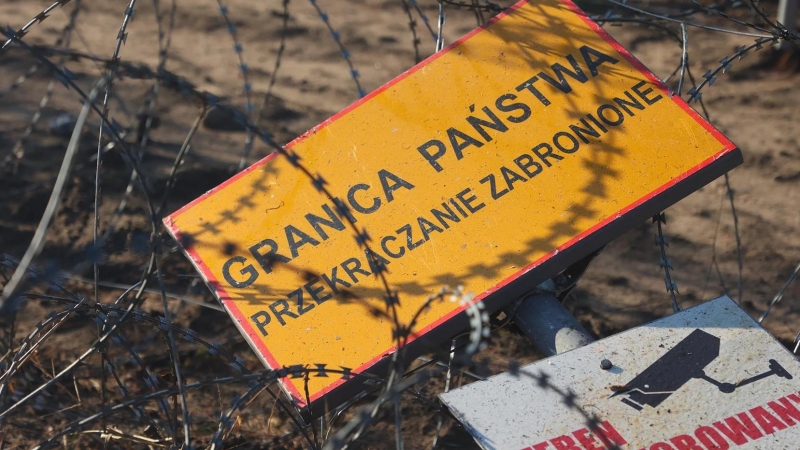 Una sección dañada de la frontera entre Bielorrusia y Polonia en la región de Grodno, Bielorrusia.