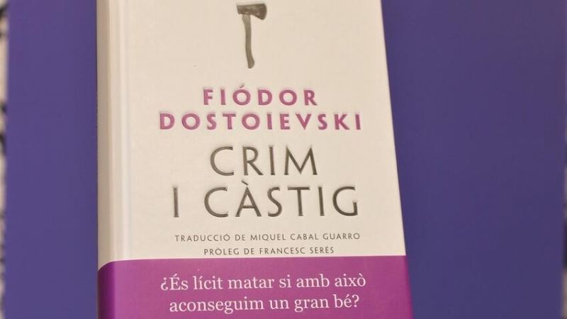 El llibre 'Crim i càstig', traduït per Miquel Cabal Guarro.