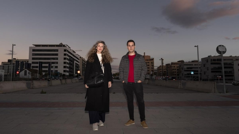 12/11/2021 Elena Dugnol y Daniel Santos, vecinos y miembros de Juntos por El Cañaveral, en las calles del barrio