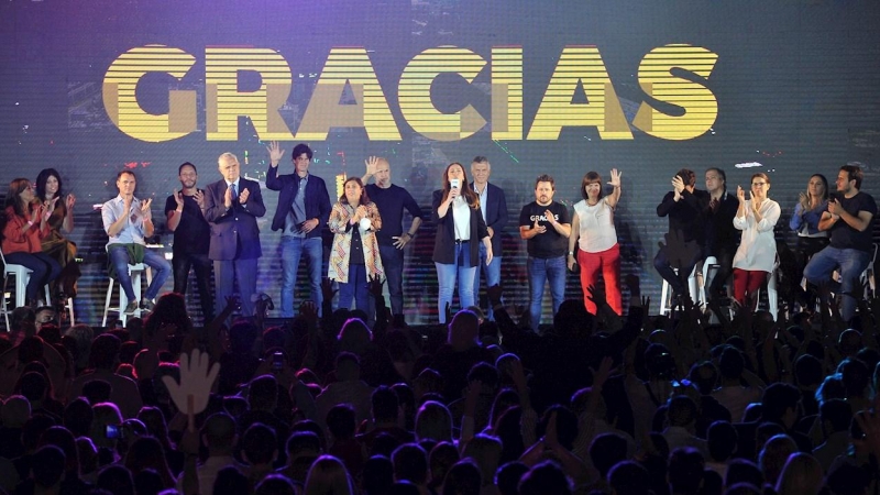 Miembros Juntos por el Cambio festejan haber ganado las elecciones legislativas en los principales distritos del país.