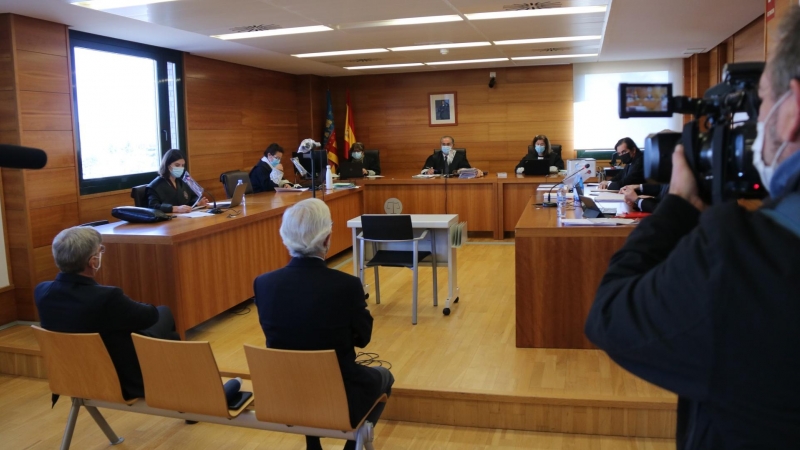 Els directius d'Escal UGS Recaredo del Potro i José Luis Martínez Dalmau en la sessió final del judici del cas Castor, celebrada aquest dilluns.