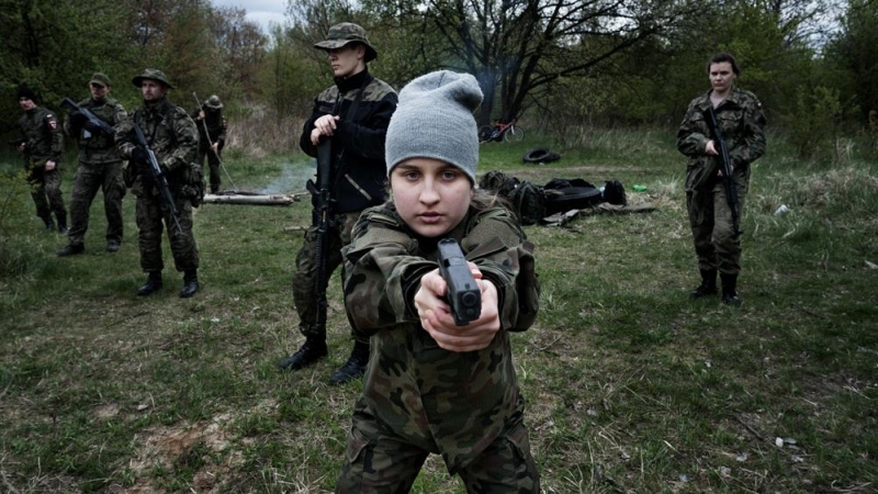 Los programas militares en las escuelas polacas, en 'Patriotic Games', de Hanna Jarzabek.