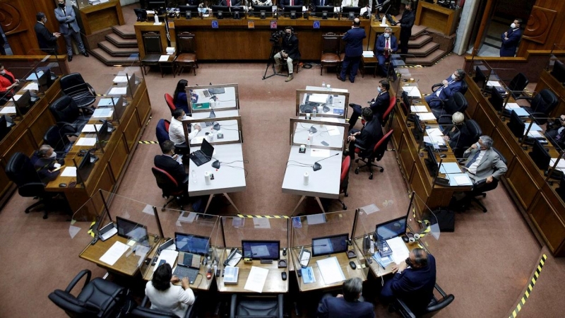 Fotografía cedida por el Senado que muestra la sala durante la discusión y posterior votación de la Acusación Constitucional contra el presidente de Chile, Sebastián Piñera.