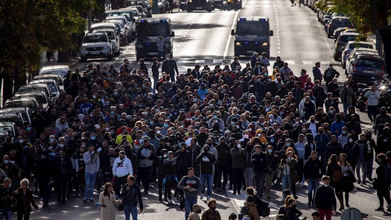 Los trabajadores del sector del metal durante la manifestación llevada a cabo este jueves, por tercer día consecutivo ante los desacuerdos entre las partes en las negociaciones de un nuevo convenio colectivo para las pequeñas y medianas empresas (pymes) d