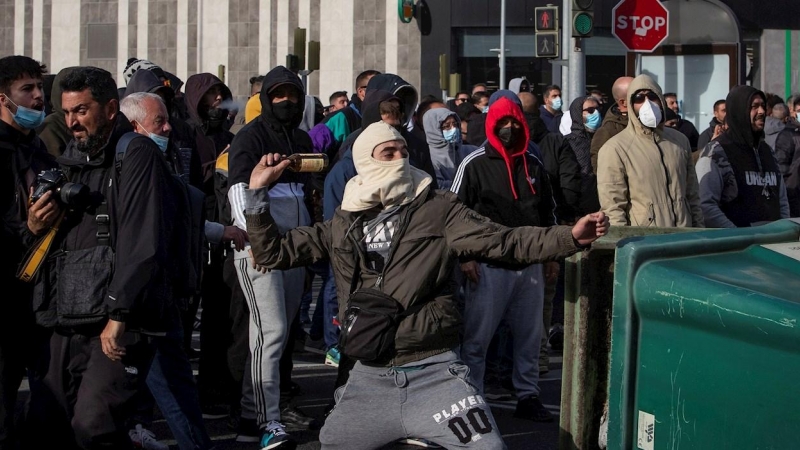 Lo que hay detrás de las barricadas de los trabajadores del metal que han vuelto a encender Cádiz