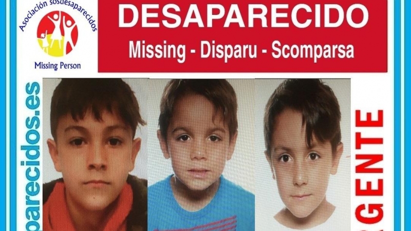 Cartel de la Asociación SOS Desaparecidos con las fotografías y descripciones de los niños.