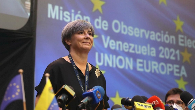 23/11/2021.- La jefa de la Misión de Observación Electoral de la Unión Europea (MOE-UE), la eurodiputada portuguesa Isabel Santos, ofrece un informe preliminar de su labor en Venezuela durante el proceso, este martes 23 de noviembre en Caracas.