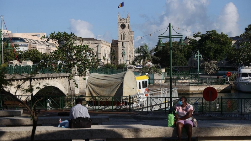 Vista del Parlamento de Barbados, con la bandera del territorio en lo alto, en Bridgetown. AFP/Getty Images/Joe Raedle