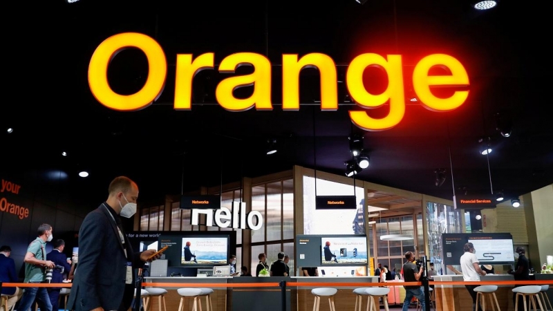 El stand de la operadora de telecomunicaciones francesa Orange en el Mobile World Congress (MWC) de Barcelona. REUTERS/Albert Gea